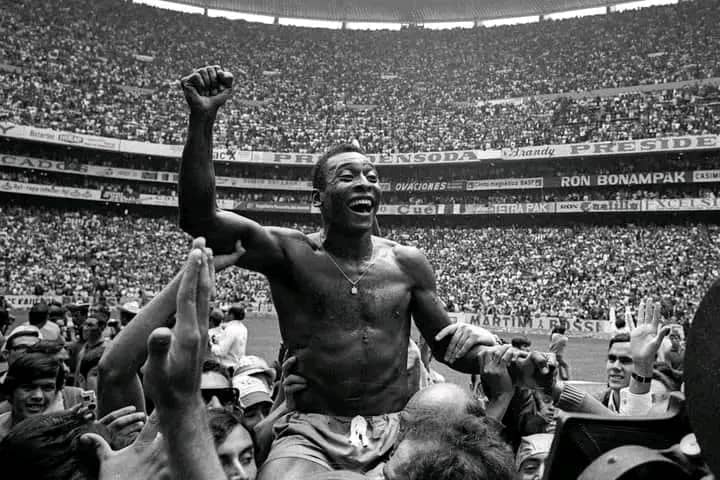 ROI PELÉ : L’IMMORTEL AFRO-BRESILIEN…